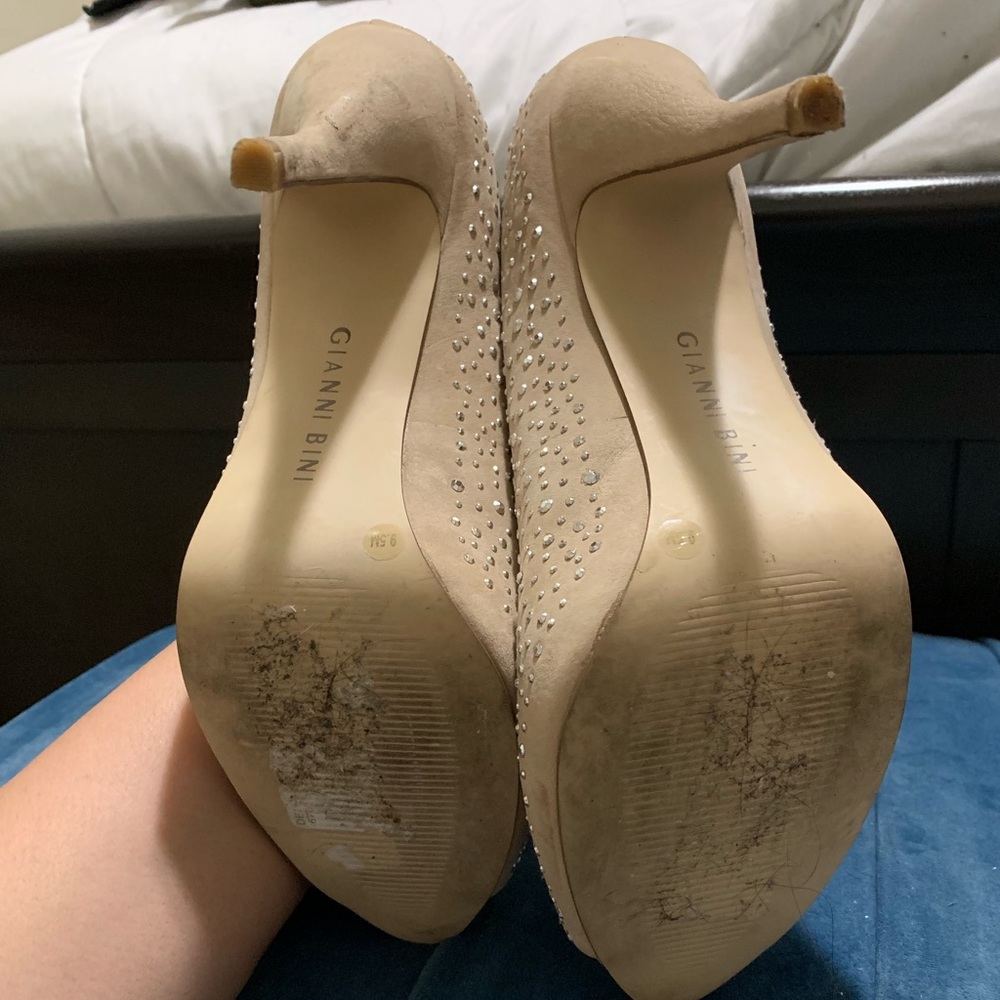 Gianni Bono Sz. 9.5 nude, studded heels - Picture 4 of 7
